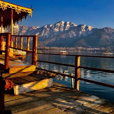 Merry Dawn Houseboat ศรีนาการ์ ภายนอก รูปภาพ