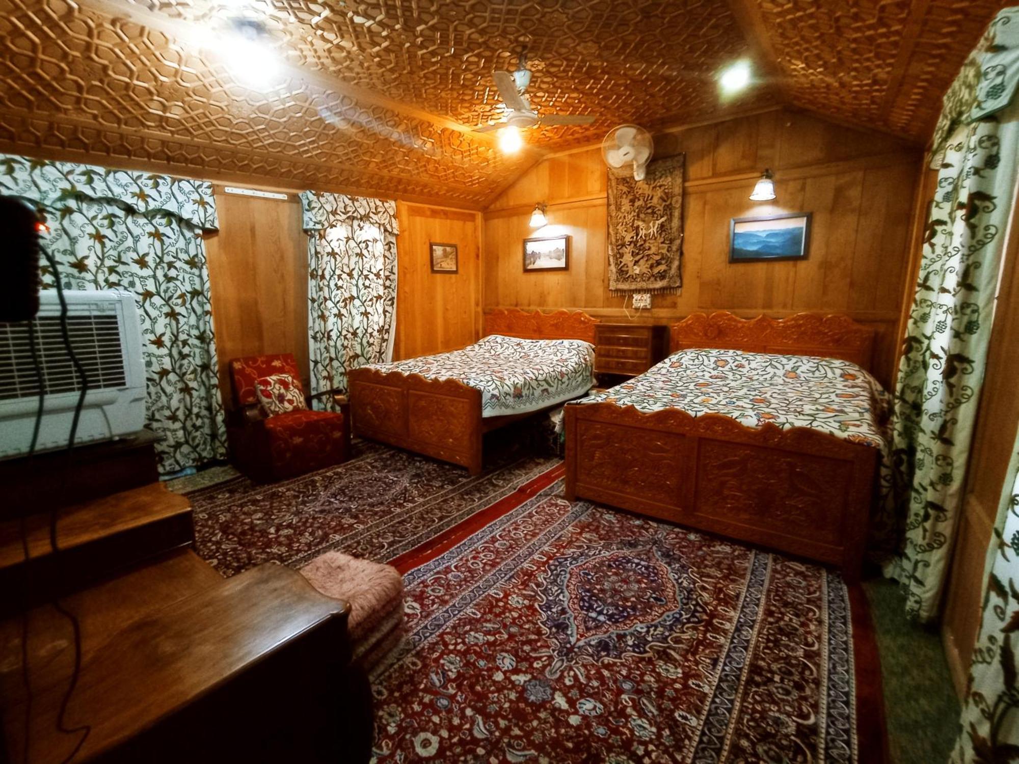 Merry Dawn Houseboat ศรีนาการ์ ภายนอก รูปภาพ